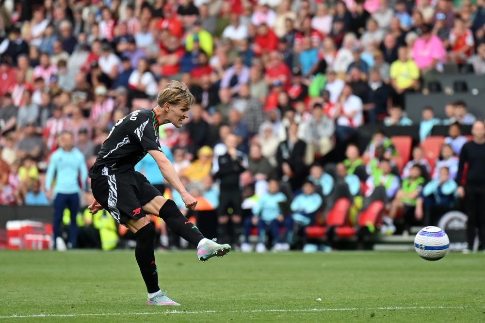 新援上来第一脚就进球