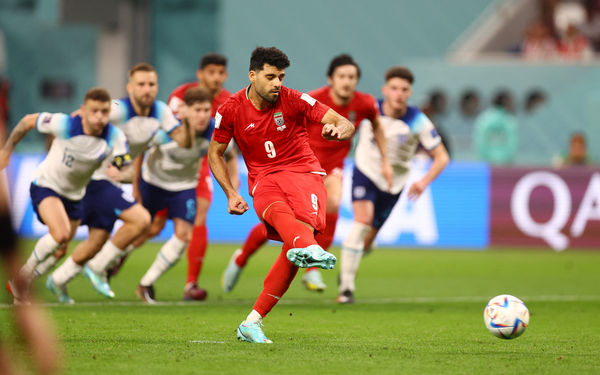 里弗斯：字母哥不会随队前往底特律，格林明天接受MRI检查